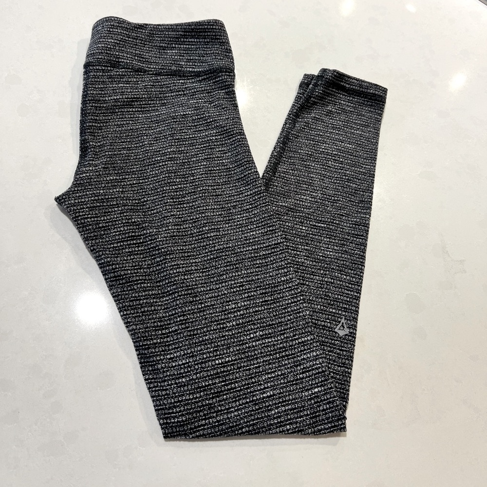 Ivivva by Lululemon black/grey knit Leggings